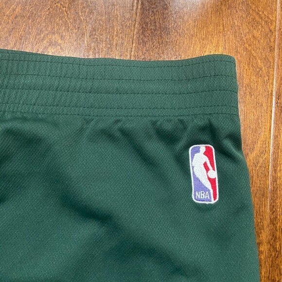 Adidas Milwaukee Bucks Y2K Basketball Workout Shorts Green Red Men's Size XLT - Picture 4 of 8